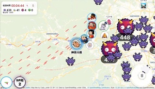 ひょっとこ護国大戦 凶星来襲・八百万の光のゲーム画面「仲間と挑む地図上空バトル」